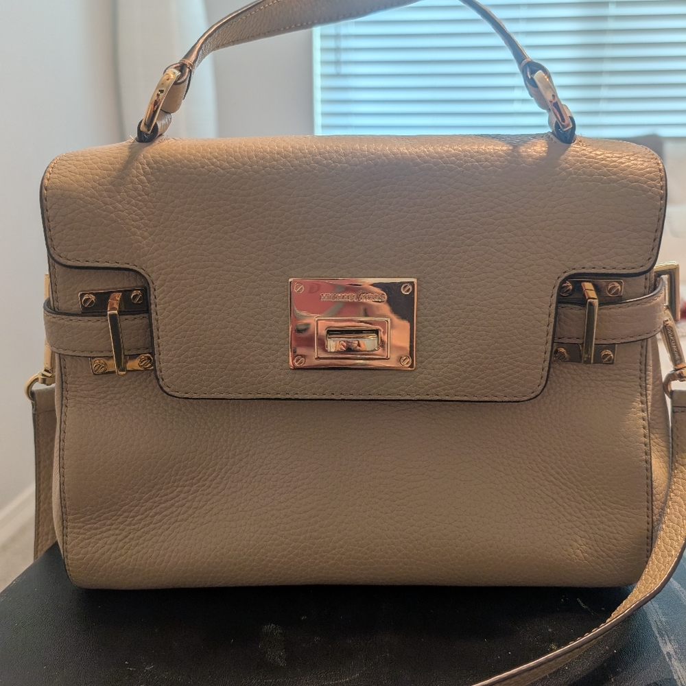Michael Kors light tan purse EUC